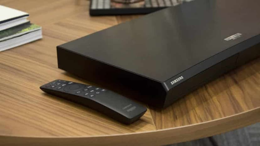 http://cdn1.expertreviews.co.uk/sites/expertreviews/files/styles/er_main_wide/public/2017/06/samsung_ubd-m9500_review_-_design.jpg?itok=KWd-nOJH