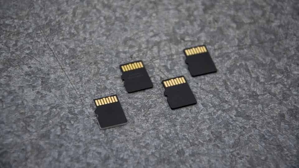 http://cdn2.expertreviews.co.uk/sites/expertreviews/files/styles/er_main_wide/public/2017/02/how_to_choose_sd_card_2.jpg?itok=smH14xQn