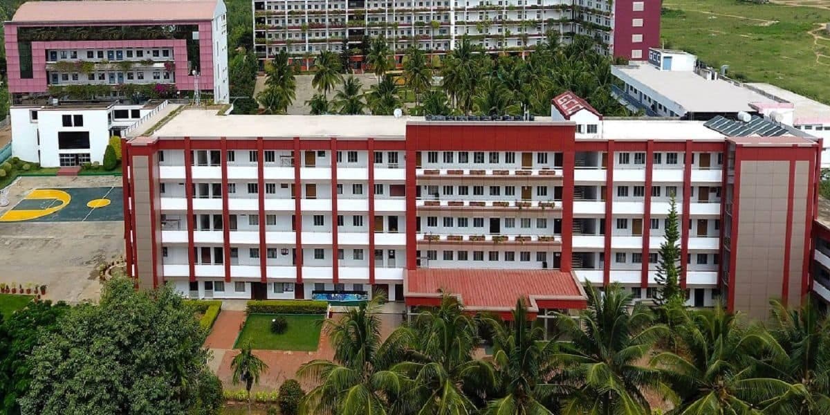 https://static-collegedunia.com/public/college_data/images/appImage/14853281860.jpg